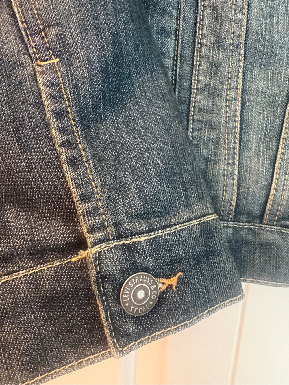 NWOT 💙 Levi's Indigo Blue Denim Trucker Jacket - Picture 5 of 6